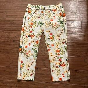 Disney’s Alice Through the Looking Glass White Floral Capri Pants Size 2